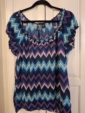 Weavers Women's Blue Chevron Ruffle Scoop Neck Top